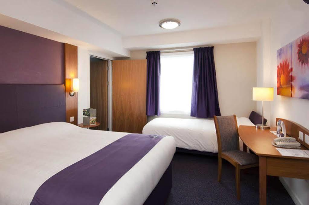 Premier Inn Chelmsford Exterior foto